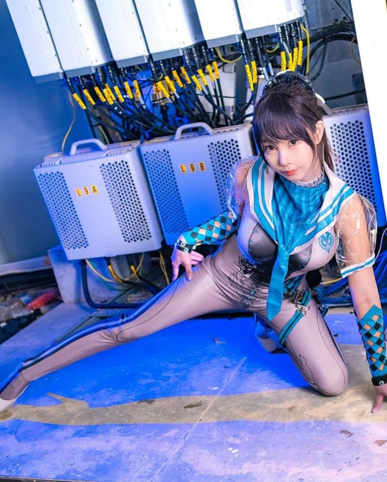 Cosplay Keren! Zoe So Menampilkan Transformasi Menjadi Eve dari Stellar Blade