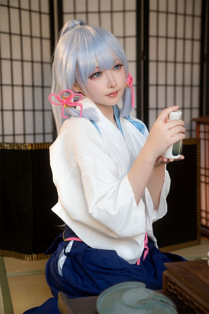 Gaya Cosplay Ayaka dari Genshin Impact yang Bikin Baper!