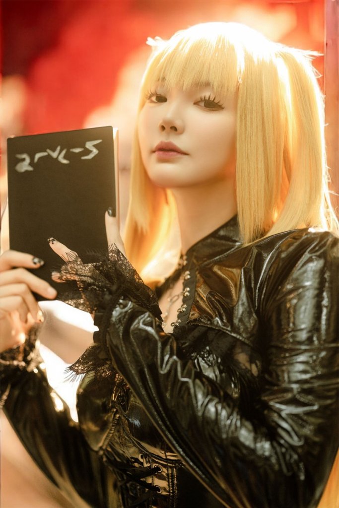 YingTze Cosplay Misa DEATH NOTE, Gaya Hitam Seksi yang Bikin Terpesona!