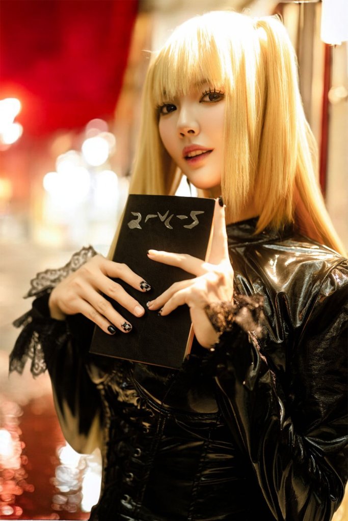 YingTze Cosplay Misa DEATH NOTE, Gaya Hitam Seksi yang Bikin Terpesona!