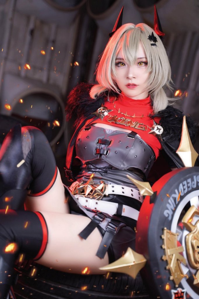 Fans HoYoverse Wajib Lihat! Cosplay Caesar Ms. Rina Bikin Geger!