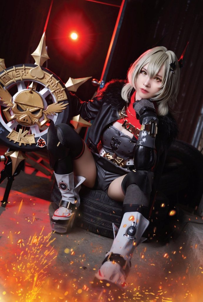 Fans HoYoverse Wajib Lihat! Cosplay Caesar Ms. Rina Bikin Geger!