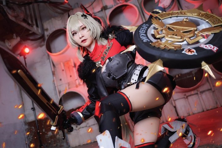 Fans HoYoverse Wajib Lihat! Cosplay Caesar Ms. Rina Bikin Geger!