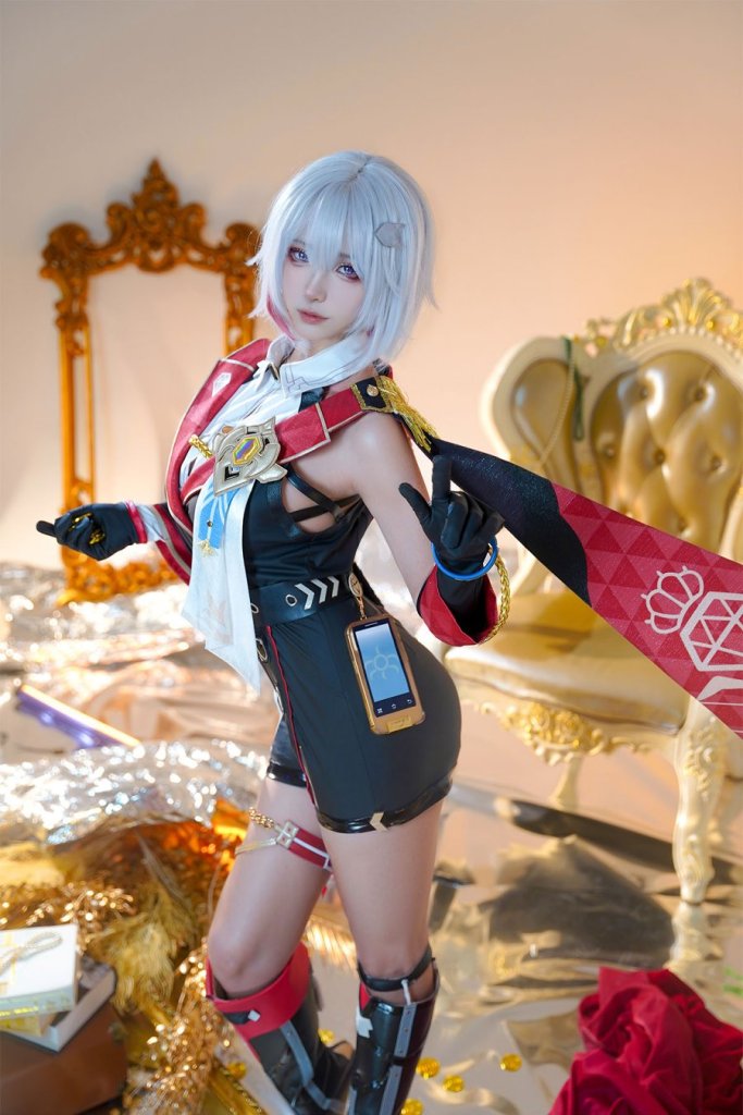 Cosplay Keren! Gadis Thailand Jadi Topaz dari Honkai: Star Rail, Bikin Kagum!
