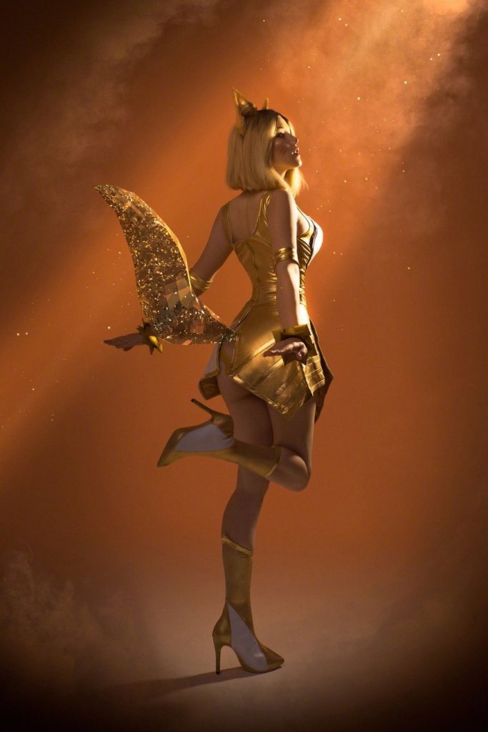 &#91;WOW&#93; Cosplay Ahri League of Legends Versi Super Hot Ini Bikin Mata Nggak Berkedip!