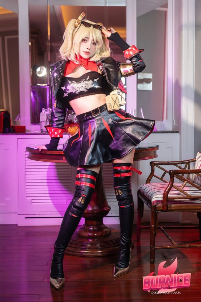 Byoru Pamer Cosplay Burnice White dari Zenless Zone Zero! Mirip Asli, Gokil Banget!