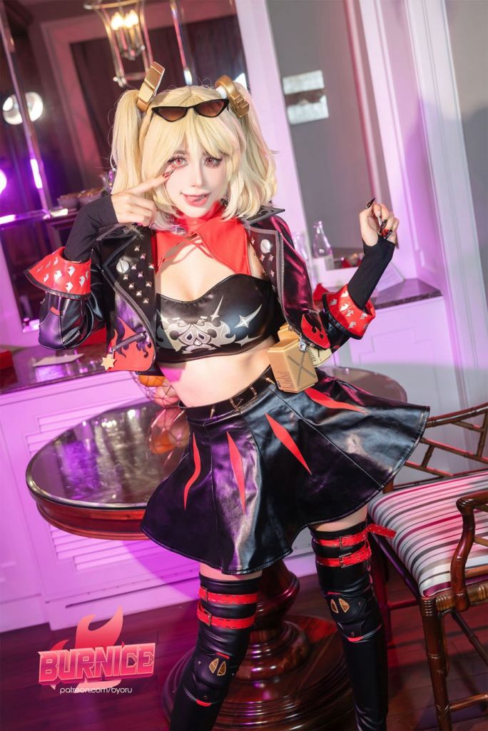 Byoru Pamer Cosplay Burnice White dari Zenless Zone Zero! Mirip Asli, Gokil Banget!