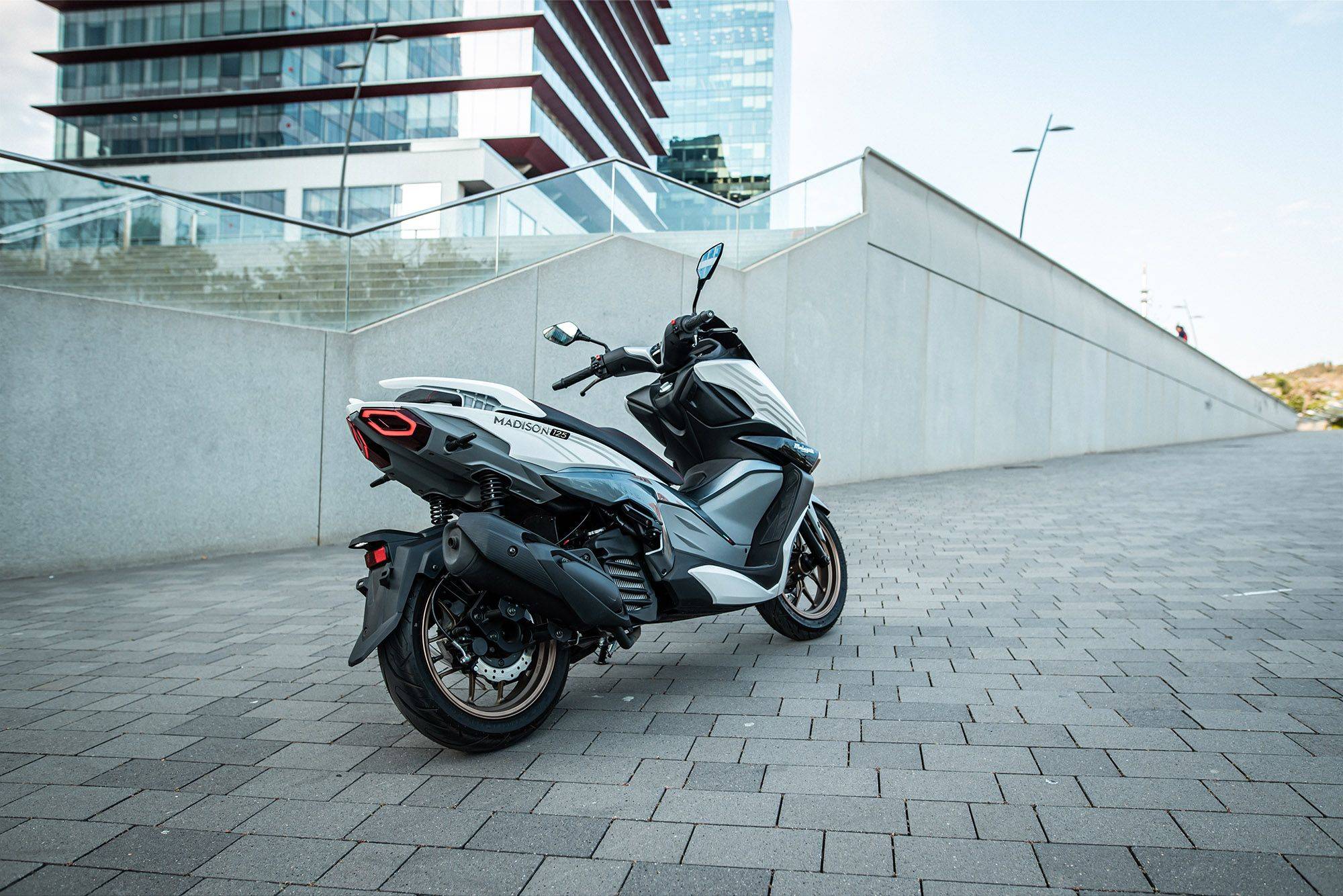 Bikin Fans PCX Nmax Pindah Hati, Maxi Kok Ganteng Gini!