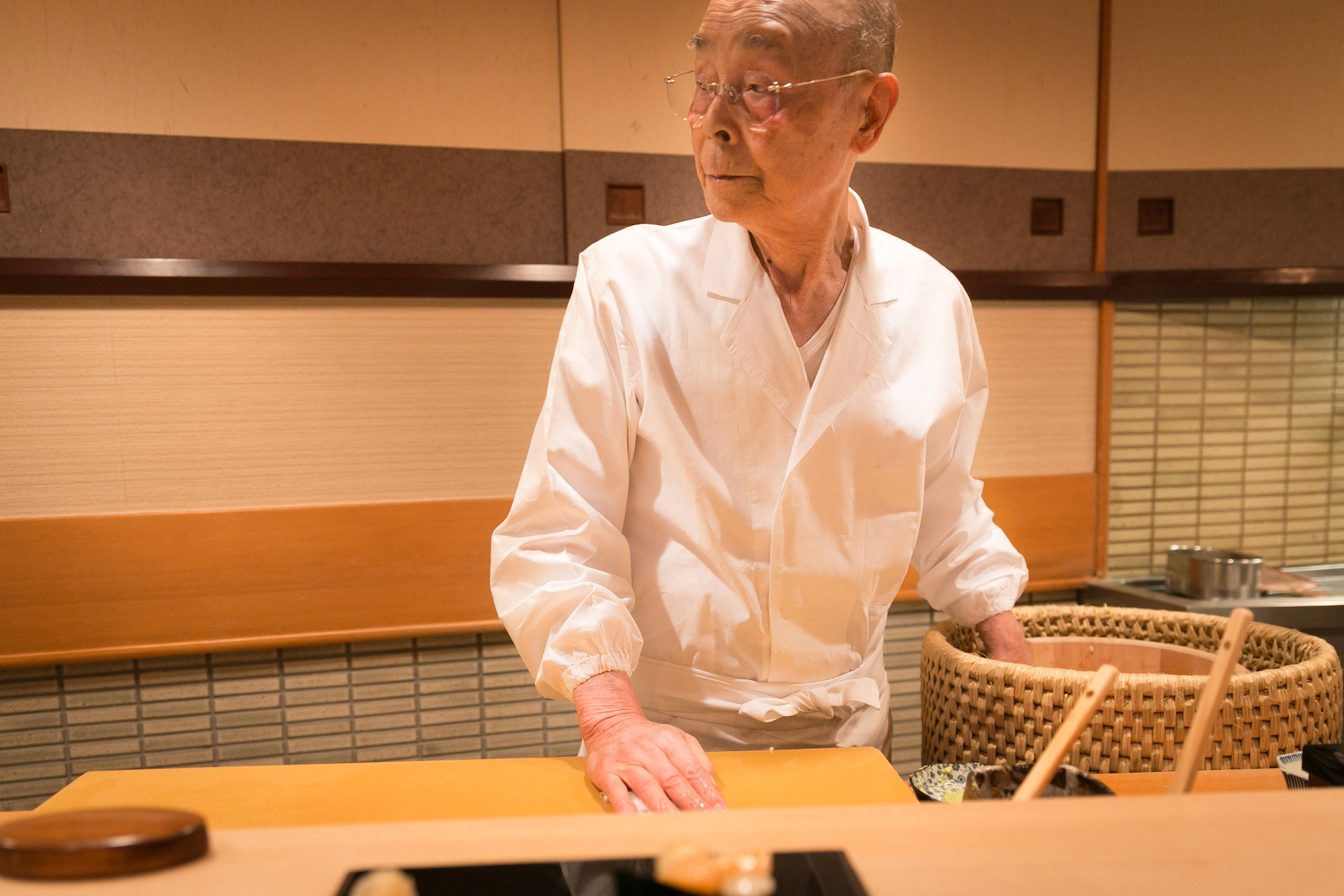 Jiro Dreams of Sushi: Mengenal Sushi Master Terbaik di Dunia