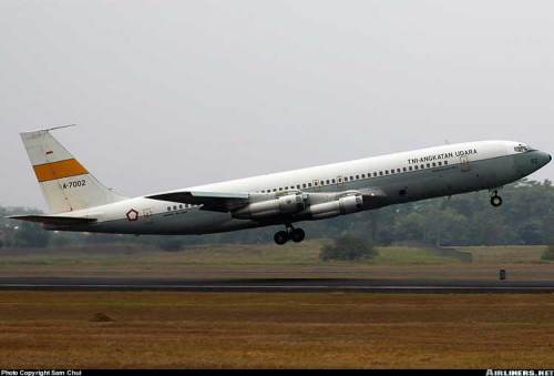 Boeing 707 TNI AU