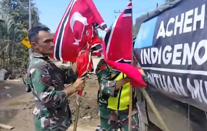 tni-rampas-bendera-bulan-bintang-dari-mobil-warga-pengantar-bantuan-di-pidie-jaya
