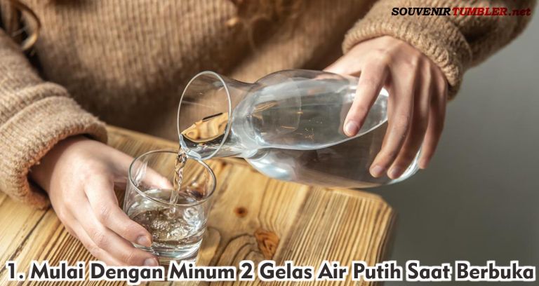 Ini Dia Cara Minum Saat Puasa Agar Kamu Terhindar dari Dehidrasi dan Lelah