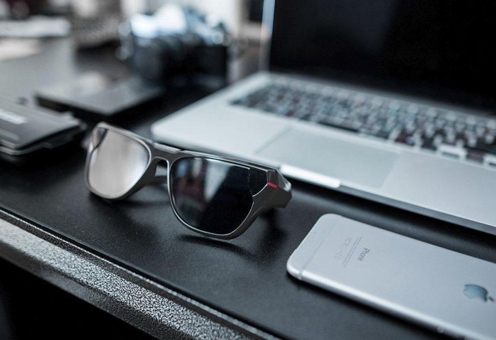 keren-gan--kacamata-hitam-dengan-kamera-yang-mendukung-live-streaming