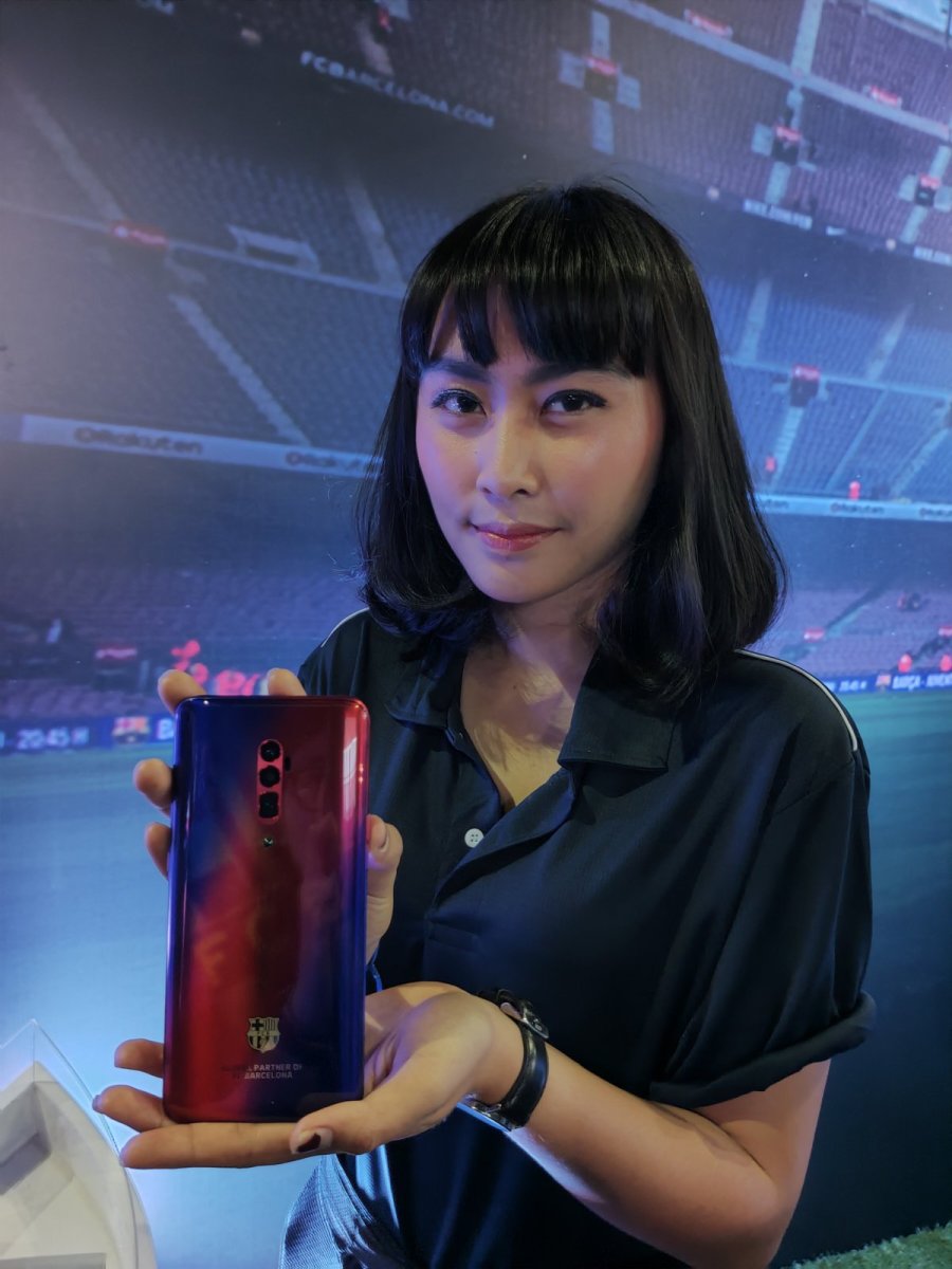 OPPO Luncurkan Reno 10x Zoom Edisi FC Barcelona Limited Edition
