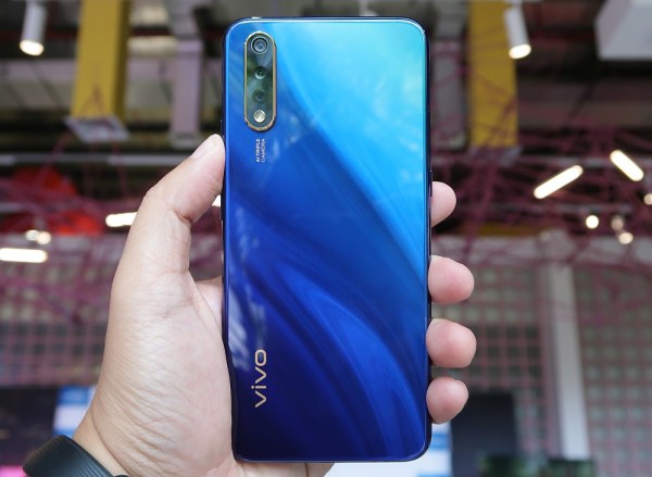 Review Vivo S1: Perpaduan Desain Cantik dengan Fitur Menarik di Kelasnya