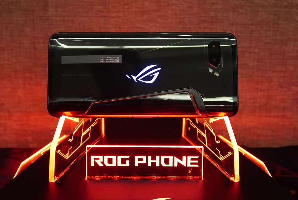 Review Asus ROG Phone II: Smartphone Gaming Terbaik Saat Ini