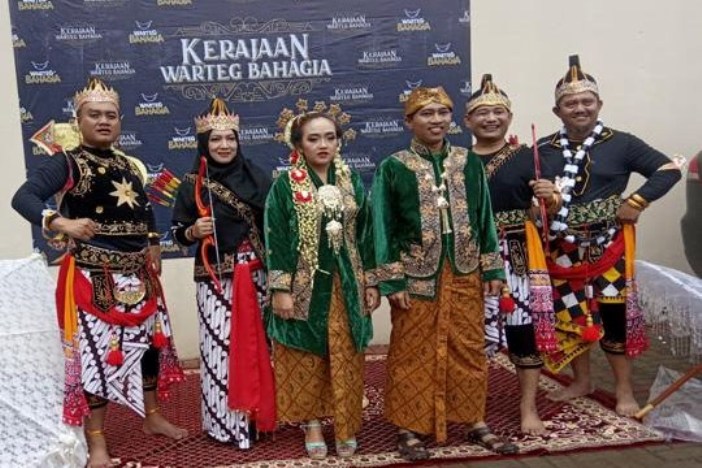 Kerajaan Warteg Bahagia Muncul di Depok