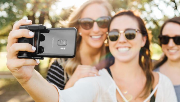 Adonit Photogrip: Grip Multifungsi untuk Permudah Memotret dengan Smartphone