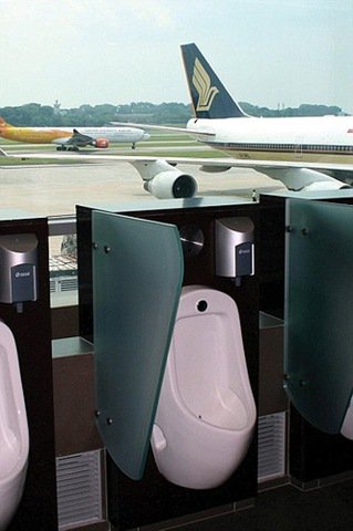 Toilet dengan pemandangan menakjubkan (yang hobi be'ol masuk!!)
