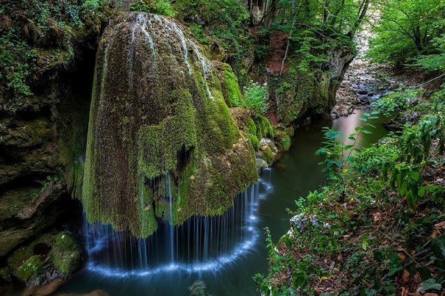 Air Terjun Paling Unik dan Indah di Dunia