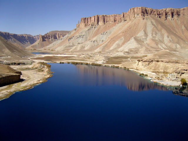 Band-e Amir, Rangkaian Danau dengan Air Sebiru Tinta