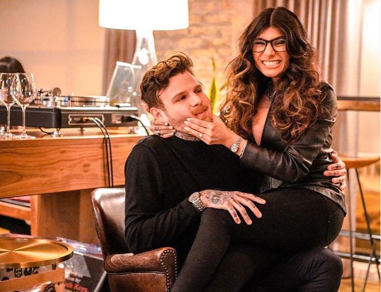 Mia Khalifa Cemas Batal Menikah