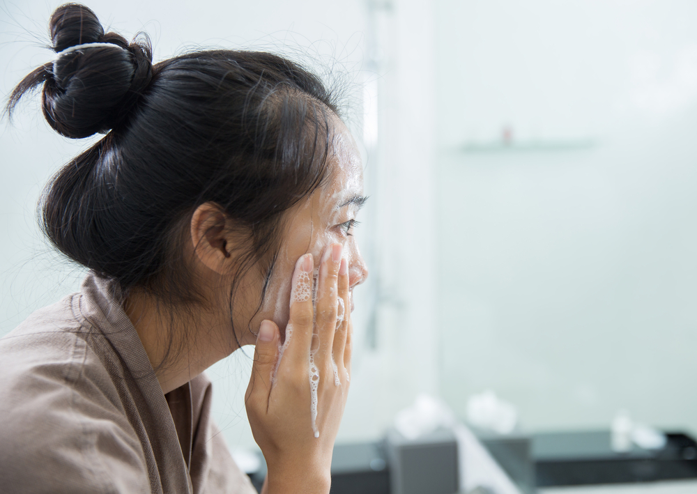 untuk-kulit-wajah-bersih-dan-sehat-double-cleansing-adalah-kunci