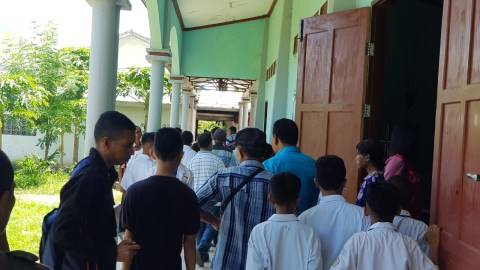 Ga Punya Otak, Senior Di Maumere Suapi Juniornya Dengan Thokai Di Dalam Kamar