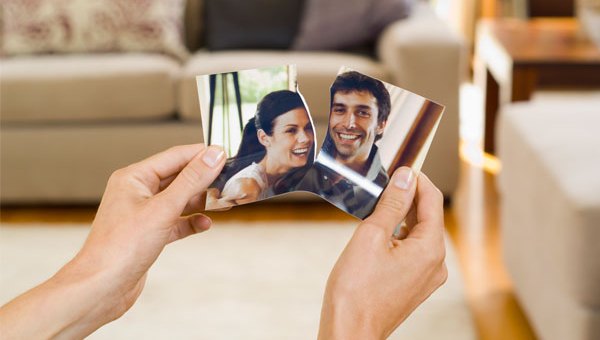 Ini 5 Kerugian Kalau Masih Simpan Foto Mantan