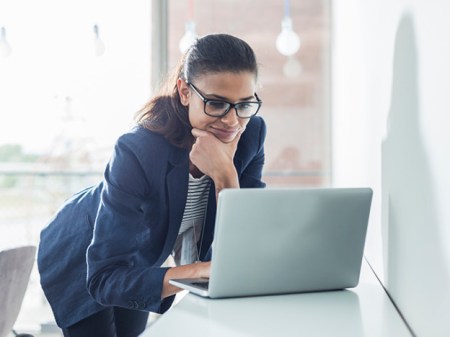 Cara Menghadapi teman kerja yang suka memanfaatkan kita