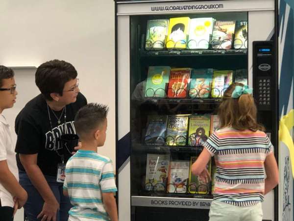 vending-machine-buku-tersedia-di-florida-new-york