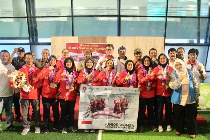 tim-putri-junior-indonesia-juara-dunia-arung-jeram-2019-di-australia