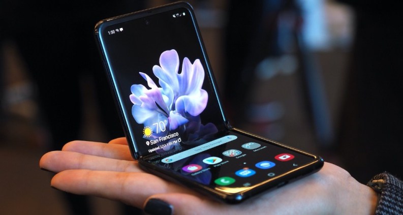 Samsung Galaxy Z Flip Bukan Generasi Penerus Fold