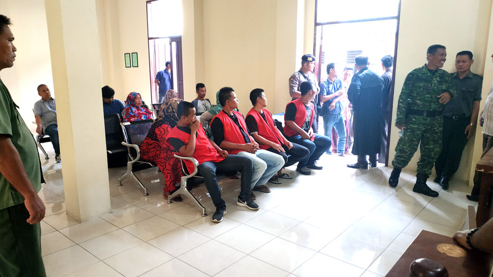empat-terdakwa-bentrok-ipk-fkppi-dituntut-56-bulan-3-terdakwa-merengek