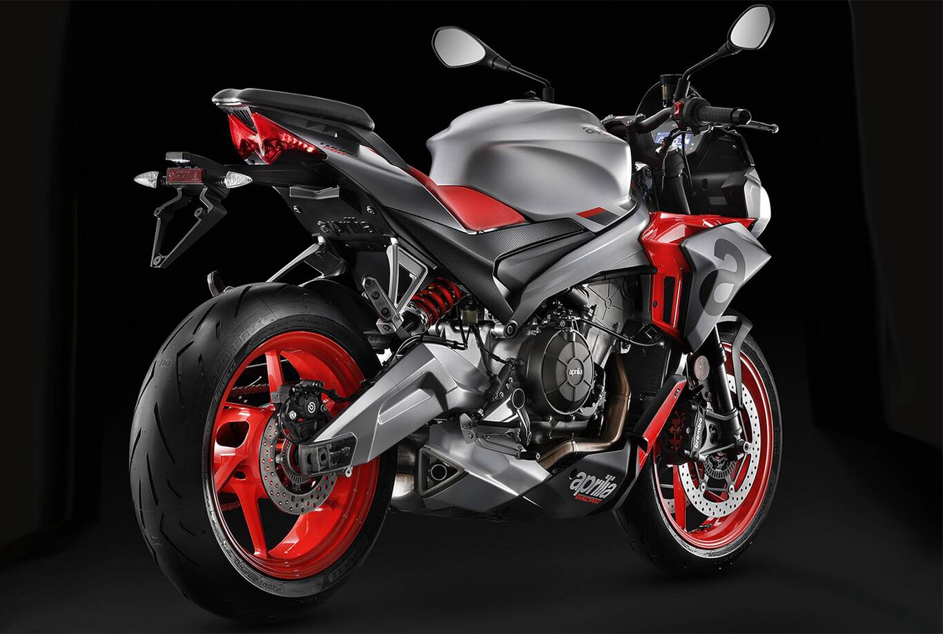 Moge Aprilia Ini Aneh, Motor Fairing Gak, Motor Naked Juga Gak