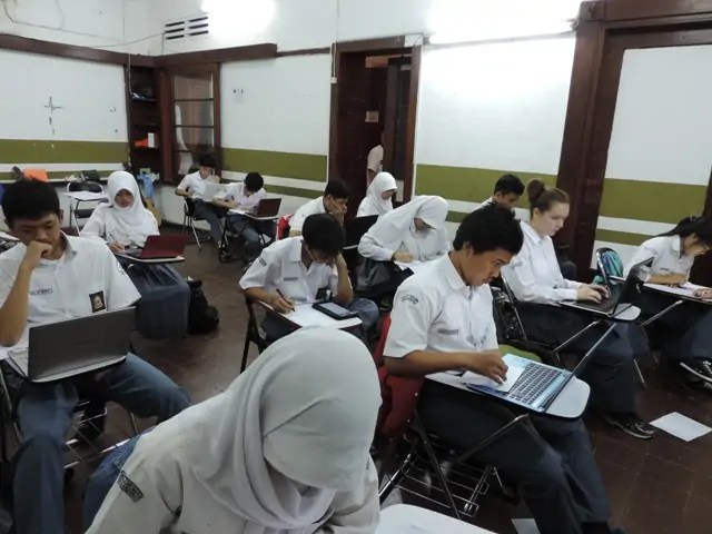 SMA dan SMP ALFA CENTAURI MENGADAKAN UAS ONLINE