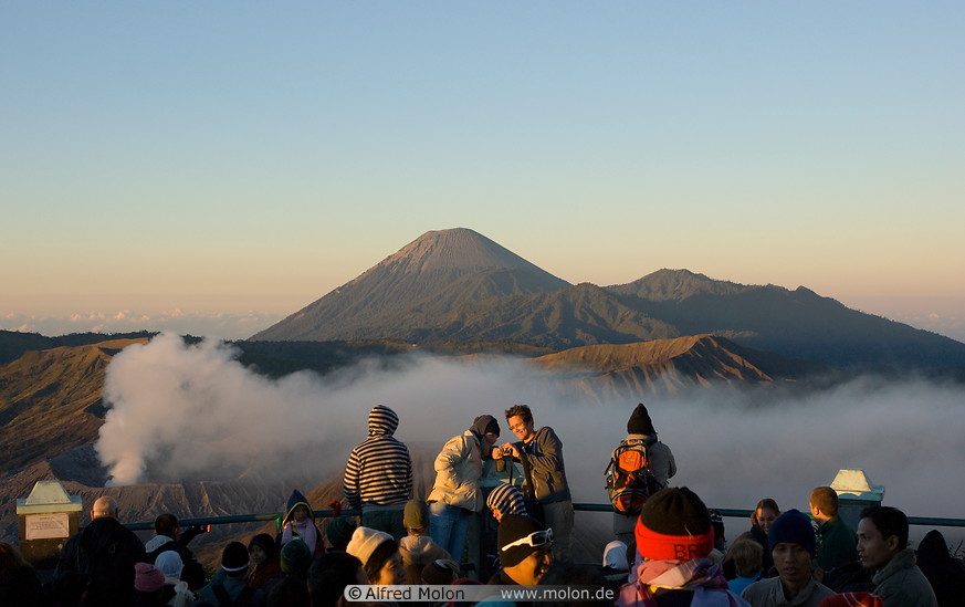 Inilah Alasannya Wisatawan Tidak Pernah Bosan dengan Bromo