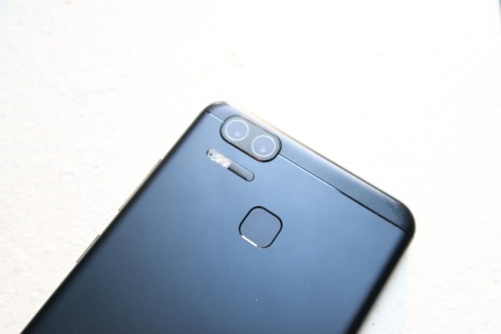 Review ASUS ZenFone Zoom S ZE553KL: Varian ZenFone Pertama dengan Kamera Ganda