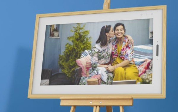 Lenovo Smart Frame: Bingkai Foto Digital dengan Panel Layar IPS Full HD 21.5 inci