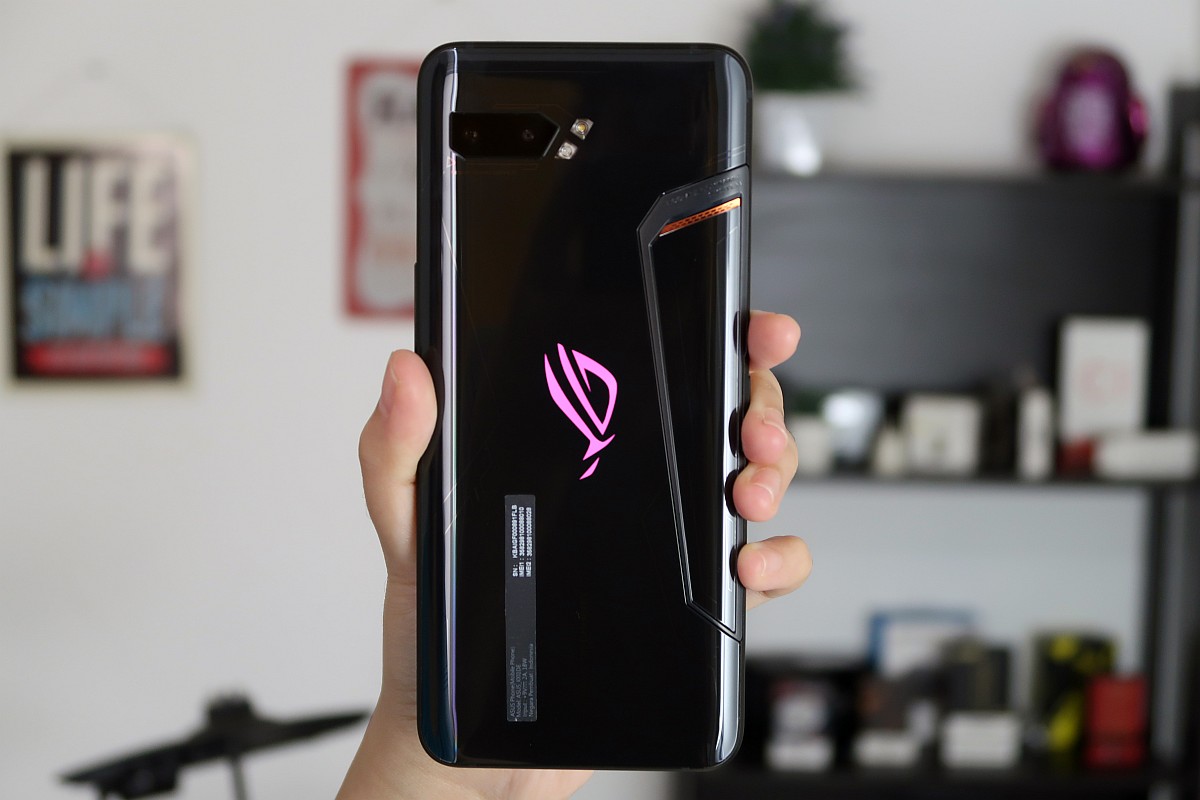 Review Asus ROG Phone II: Smartphone Gaming Terbaik Saat Ini