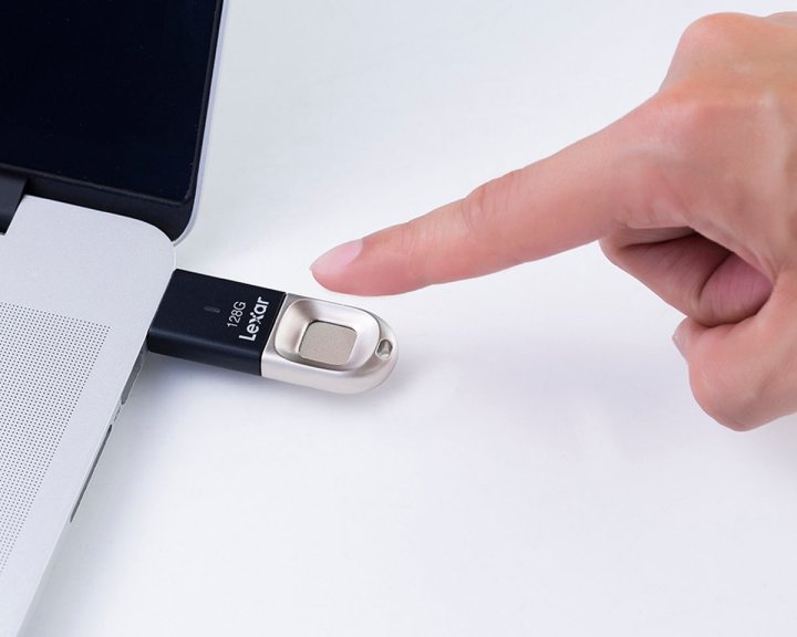 Lexar JumpDrive Fingerprint F35: Flashdisk dengan Fitur Keamanan Sensor Sidik Jari