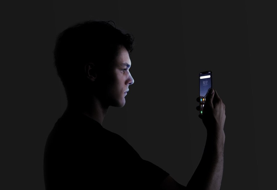 Tertarik Membeli Pocophone F1? Simak Dulu Kelebihan dan Kekurangannya