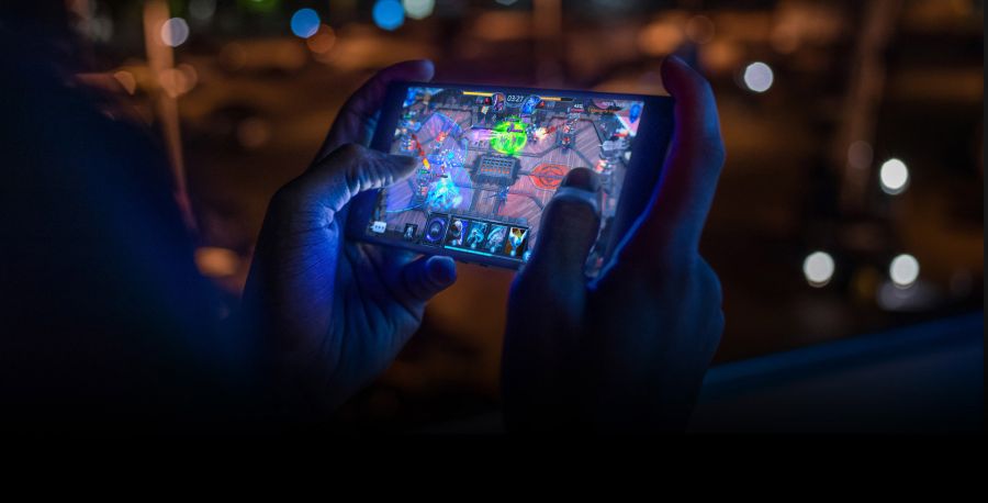 Razer Phone 2: Smartphone Gaming dengan Snapdragon 845 dan Razer Chroma