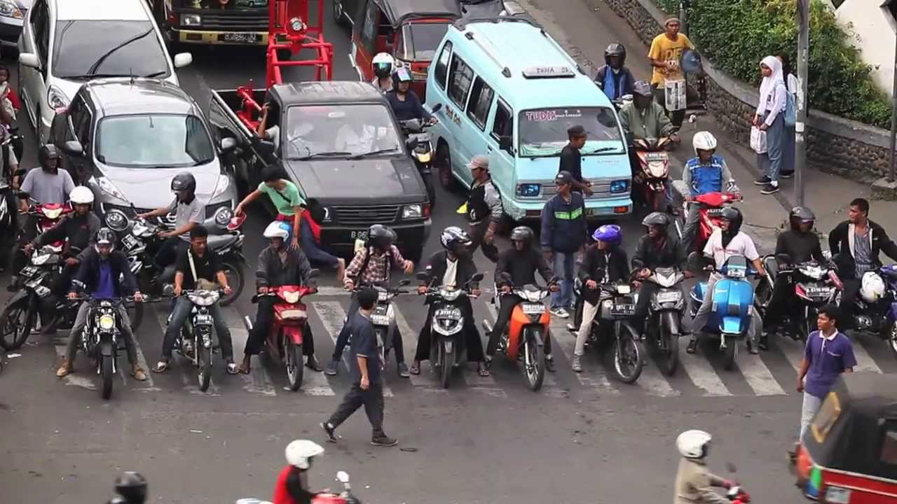 LIARNYA KELAKUAN PARA PENGENDARA SEPEDA MOTOR DI JAKARTA