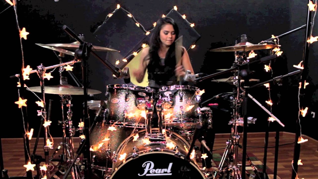 Drummer Wanita Yang Dimiliki Oleh Indonesia