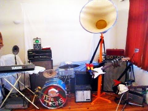 The Trons, Band Beranggotakan Robot