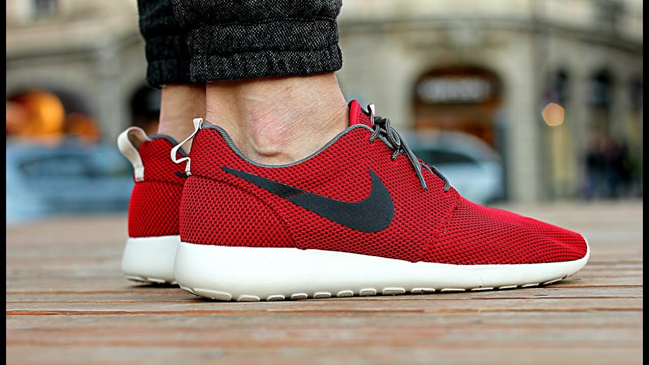 red nike roshe run