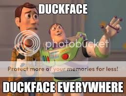 4 Alasan Cewek Melakukan Duck Face
