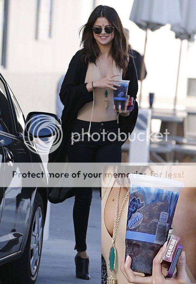 Selena Gomez Ngerokok Rokok Buatan Indonesia Gan..Apa Coba??