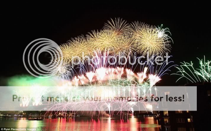 &#91;AMAZING&#93; Foto-Foto Perayaan Tahun Baru 2012 di Seluruh Dunia !